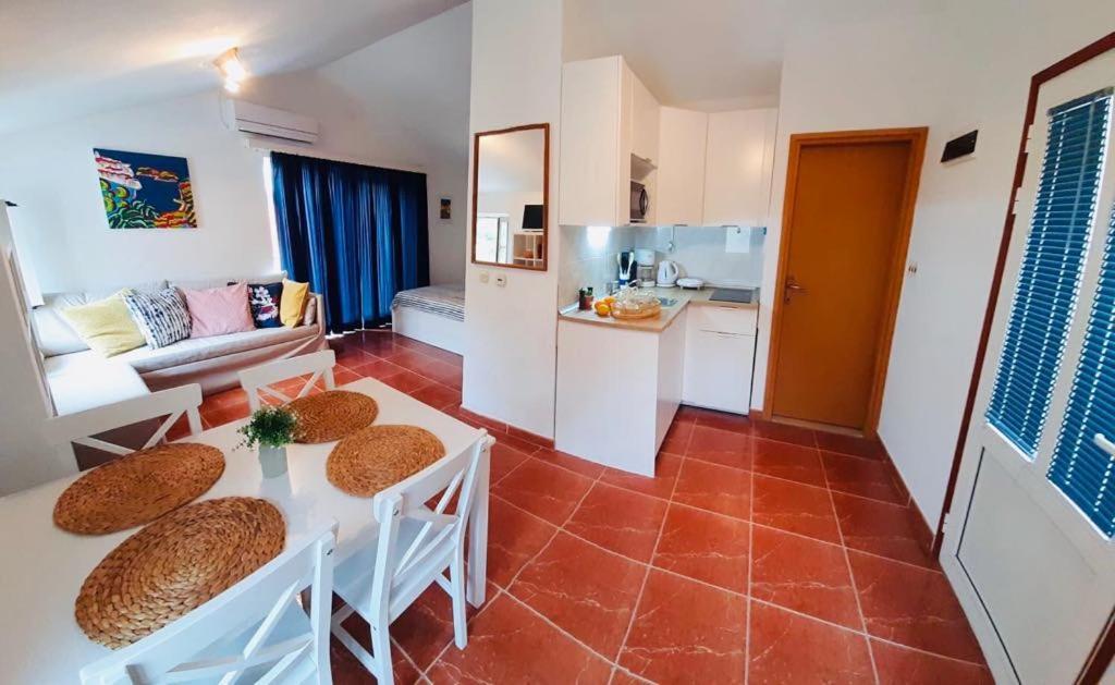 Apartments Barbaresko Лумбарда Экстерьер фото